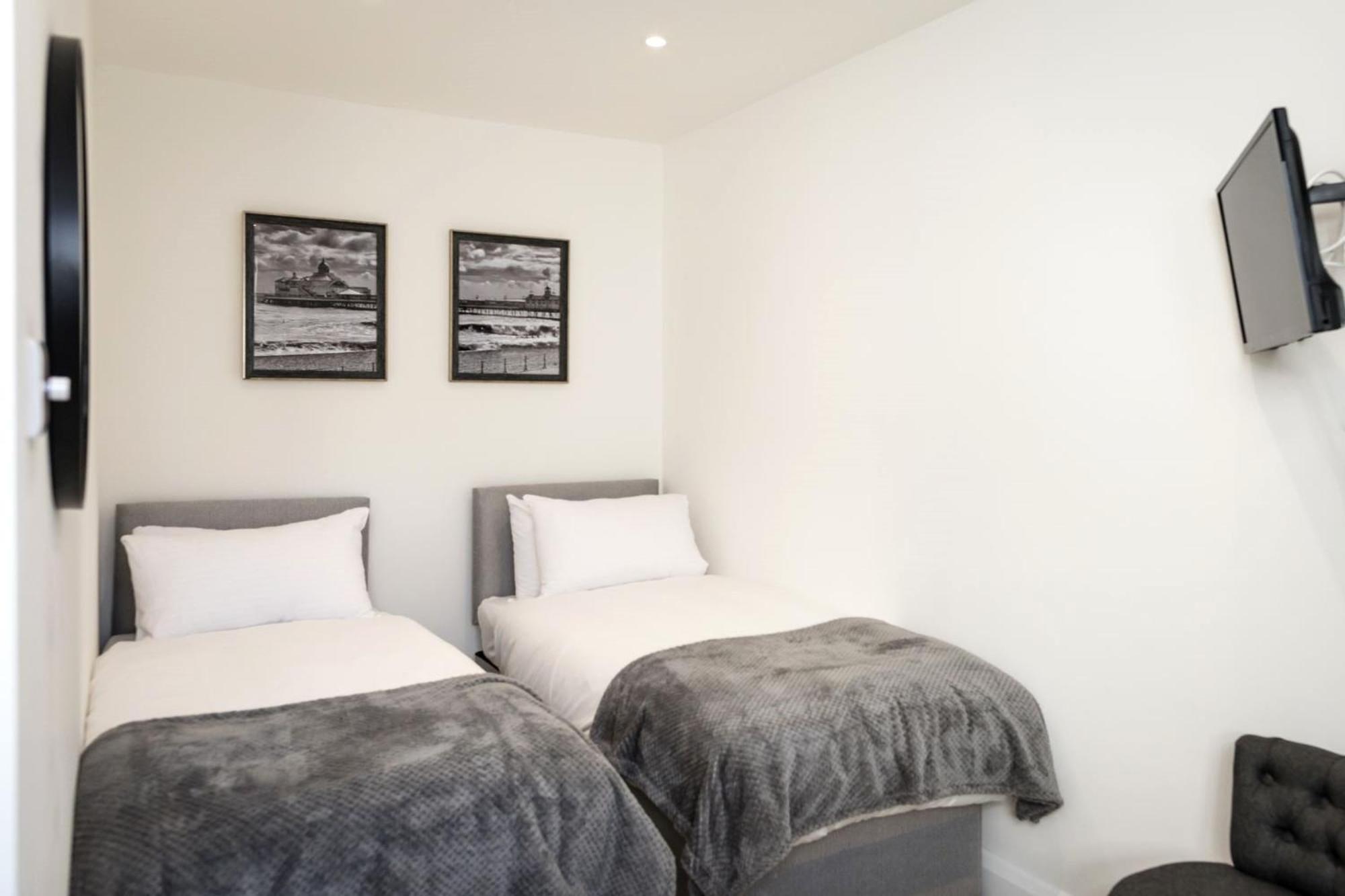 Pier View - Stylish Flat With Sea Views Lejlighed Eastbourne Eksteriør billede